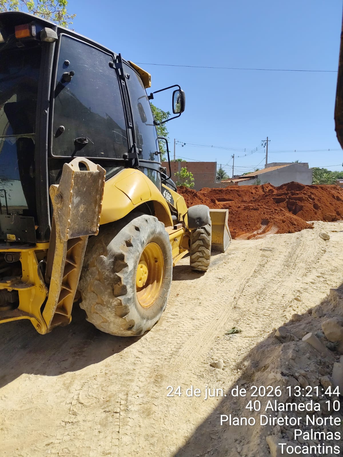 Trabalho de terraplanagem da Alugmaq
